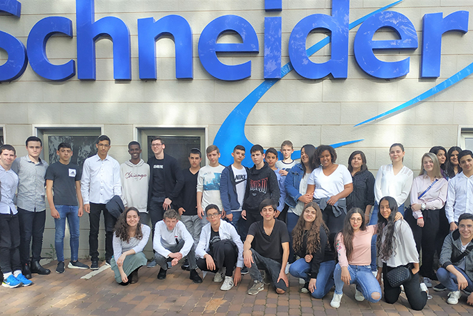 חניכי יוניסטרים עפולה נערכים לתחרות 'יזם השנה'